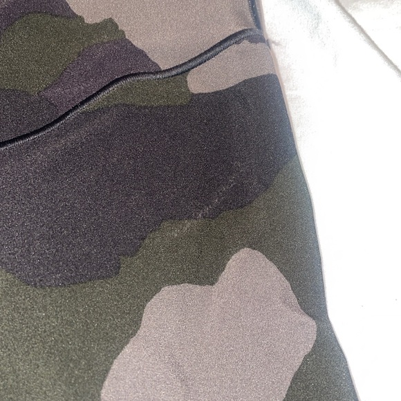 offline by Aerie - size medium- Camo - real me  7/8- high rise leggings - Picture 8 of 12